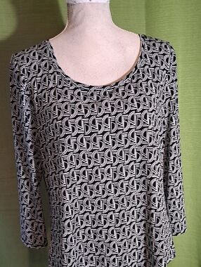 Chico's Black and White Geometric Scoop Neck Long Sleeve Top